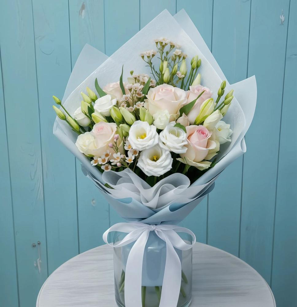 Букет цветов из: Розы и Лизиантусы в Большое Болдино