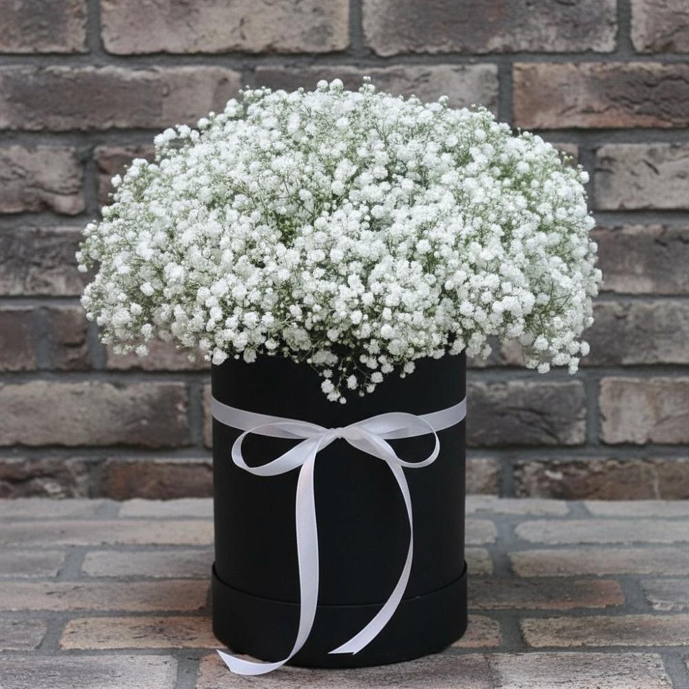 Цветочная композиция из Гипсофила в шляпной коробке в Большое Болдино