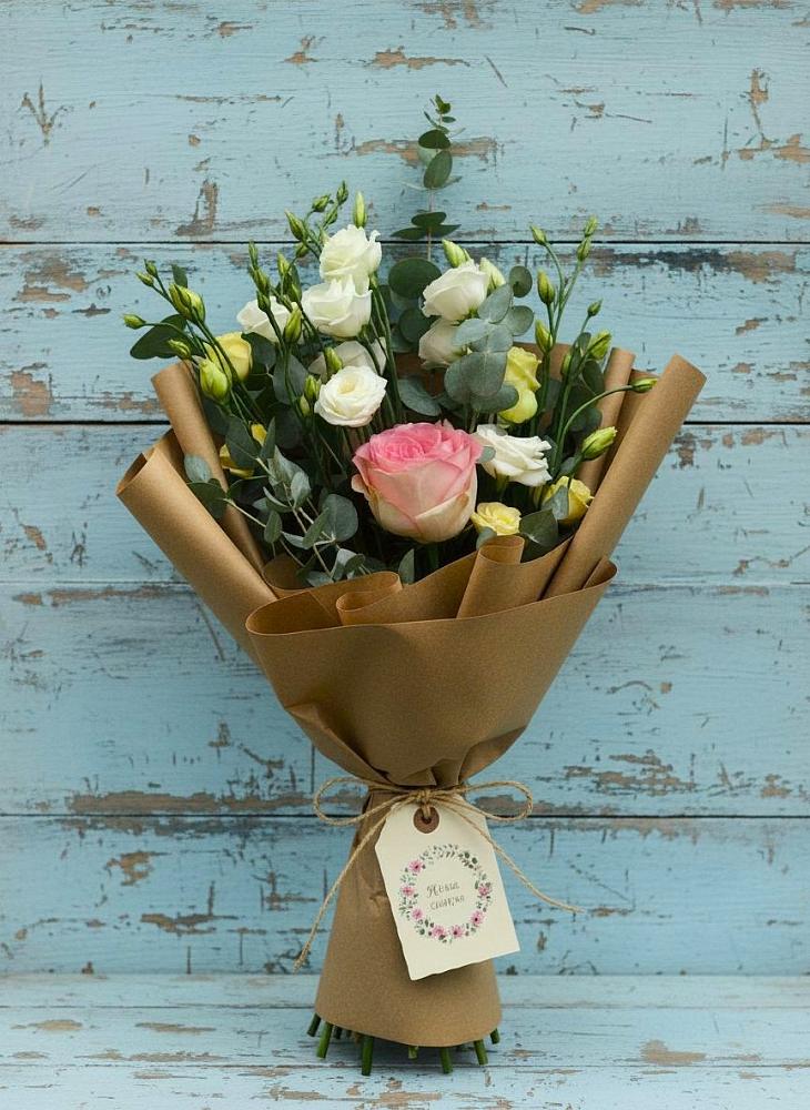 Букет цветов из: Розы и Лизиантусы в Большое Болдино