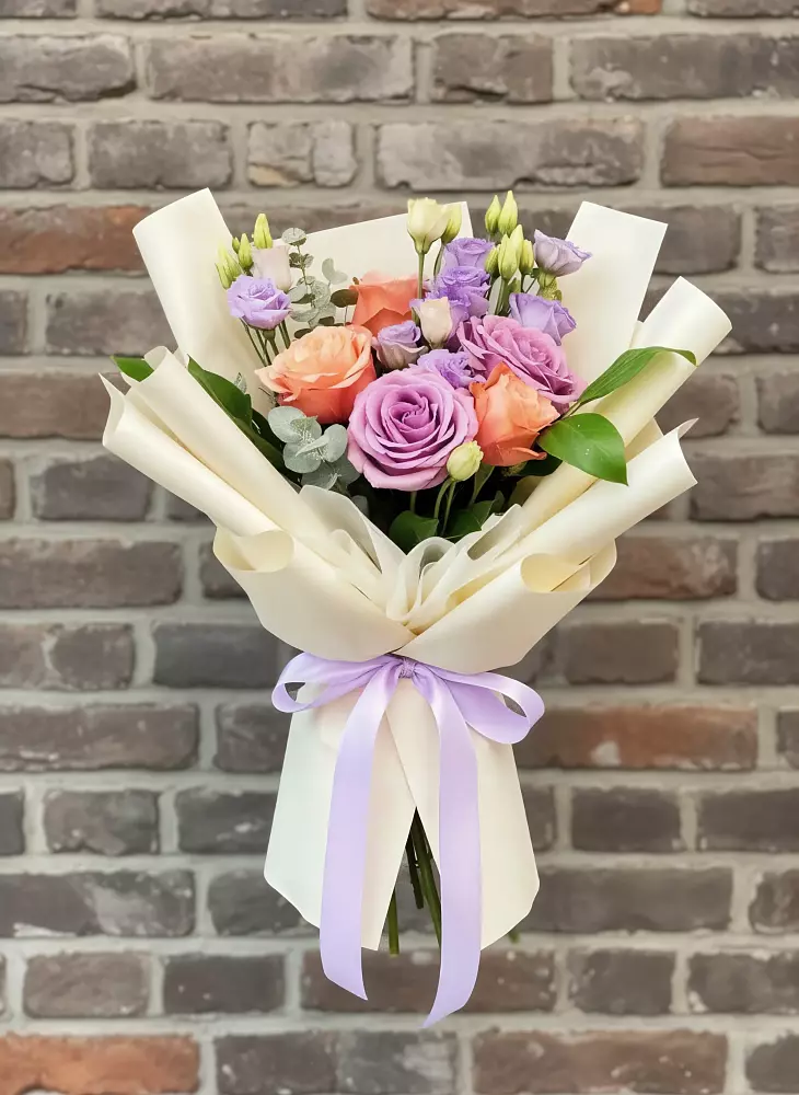 Букет цветов из: Лизиантусы и Розы в Большое Болдино