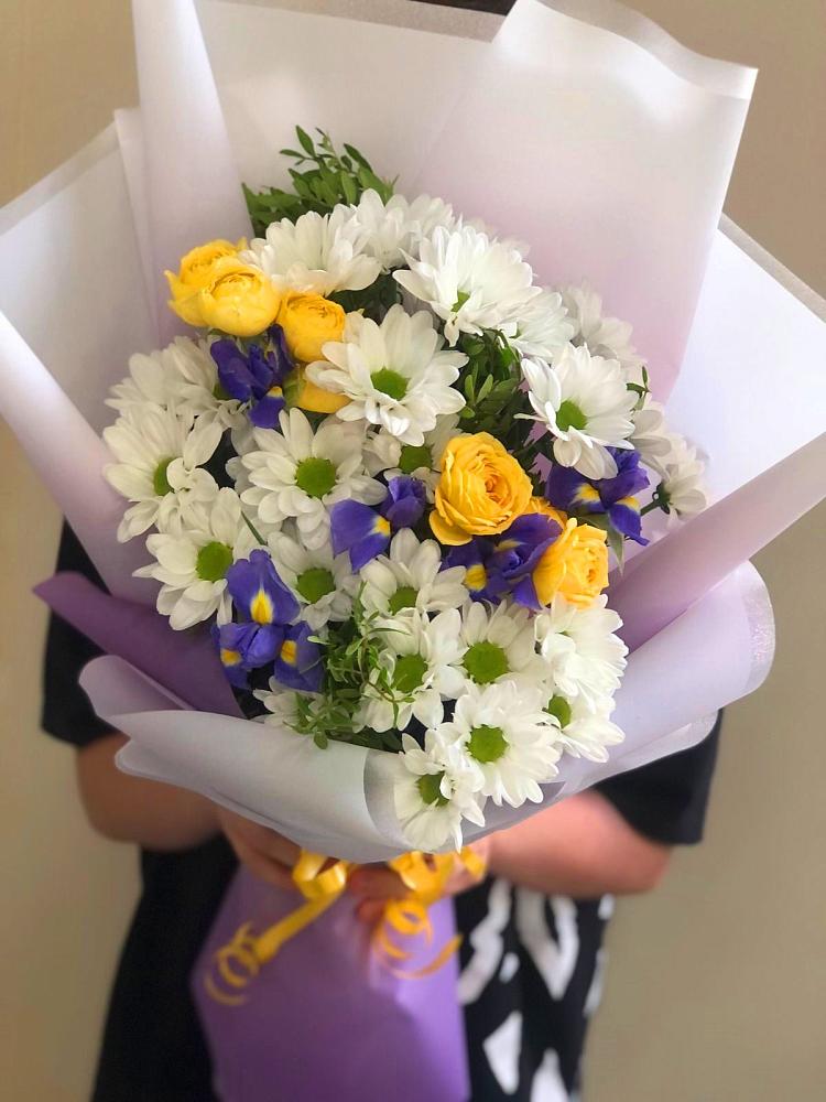 Букет цветов из: Ирисы, Хризантемы и Розы в Большое Болдино
