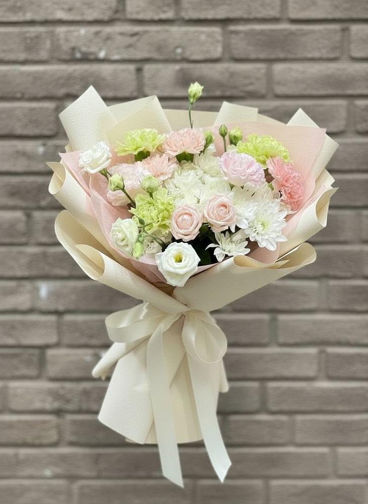 Букет цветов из: Гвоздики, Розы, Лизиантусы и Хризантемы в Большое Болдино