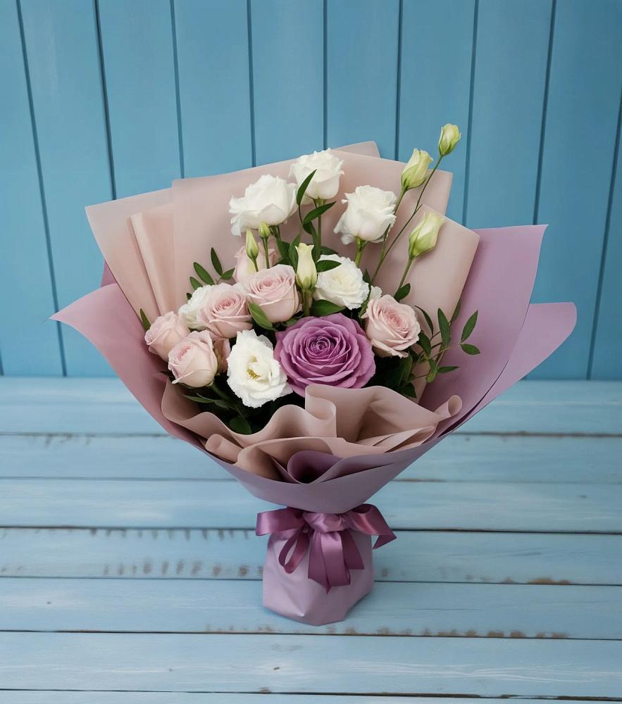 Букет цветов из: Розы и Лизиантусы в Большое Болдино